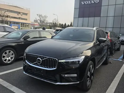 Volvo XC60 PHEV · 2026 год
