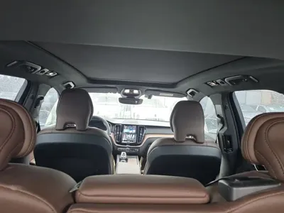 Volvo XC60 PHEV 2026, 6000 км, за 33938.6 USD - фото 6