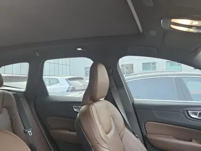 Volvo XC60 PHEV 2026, 6000 км, за 33938.6 USD - фото 8