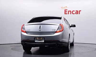 Lincoln MKS 2014, 120051 км, за 2642.38 USD