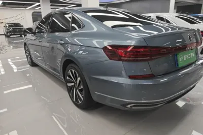 Volkswagen Passat 2022, 75600 км, за 16506 USD