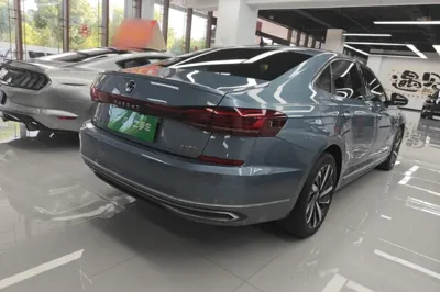 Volkswagen Passat 2022, 75600 км, за 16506 USD - фото 6
