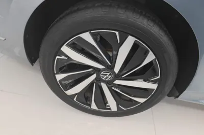 Volkswagen Passat 2022, 75600 км, за 16506 USD - фото 11