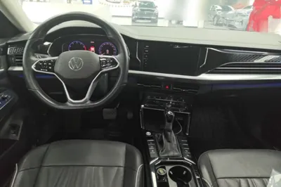 Volkswagen Passat 2022, 75600 км, за 16506 USD - фото 12