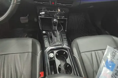 Volkswagen Passat 2022, 75600 км, за 16506 USD - фото 16