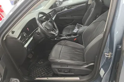 Volkswagen Passat 2022, 75600 км, за 16506 USD - фото 17