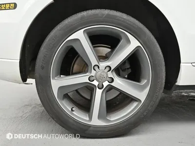 Audi Q5 2015, 165320 км, за 7403.5 USD