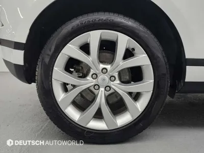 Land Rover Range Rover Evoque 2023, 50993 км, за 24222.13 USD