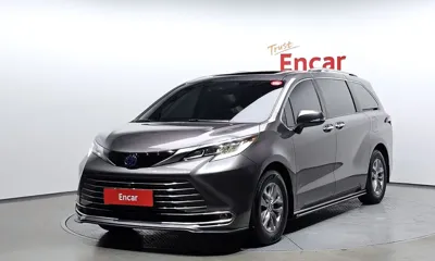 Toyota Sienna · 2023 год