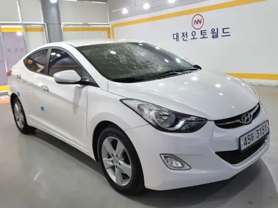 Hyundai Avante · 2012 год