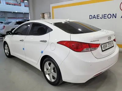 Hyundai Avante 2012, 143280 км, за 2730.29 USD