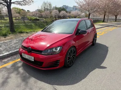 Volkswagen Golf 2016, 118629 км, за 10928.97 USD
