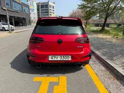 Volkswagen Golf 2016, 118629 км, за 10928.97 USD