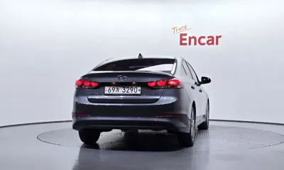 Hyundai Avante 2017, 112657 км, за 6967.5 USD