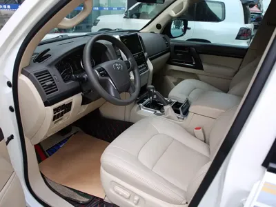 Toyota Land Cruiser 2019, 25000 км, за 71187.55 USD