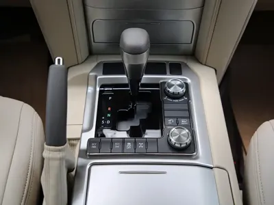 Toyota Land Cruiser 2019, 25000 км, за 71284.32 USD - фото 10