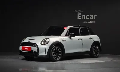 MINI Cooper · 2022 год