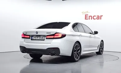 BMW 5-Series 2023, 79029 км, за 28807.92 USD