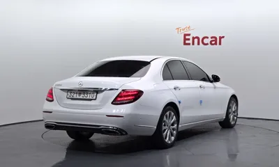 Mercedes-Benz E-Class 2018, 99863 км, за 15189.96 USD