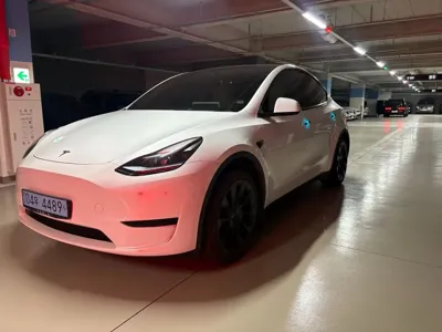 Tesla Model Y · 2023 год