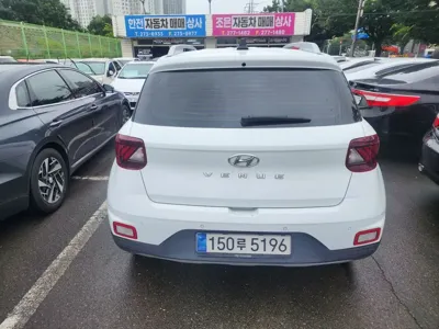 Hyundai Venue 2021, 94000 км, за 8782.21 USD