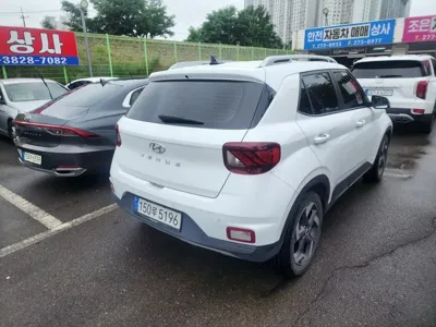 Hyundai Venue 2021, 94000 км, за 8782.21 USD