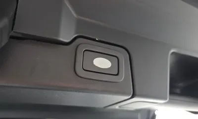 Land Rover Range Rover Evoque 2018, 106981 км, за 8435.08 USD - фото 20