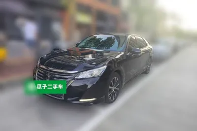 Toyota Crown · 2017 год