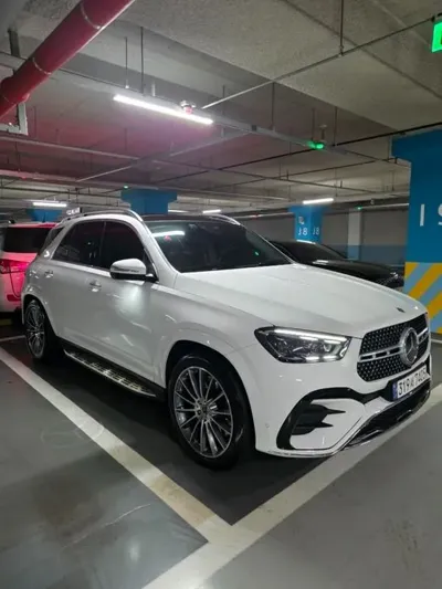 Mercedes-Benz GLE-Class 2023, 50000 км, за 32709.73 USD