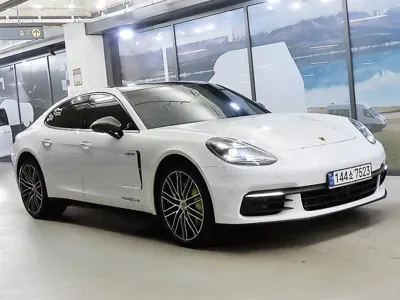 Porsche Panamera · 2020 год