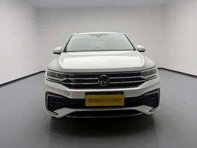 Volkswagen Tiguan L 2023, 23100 км, за 21600.52 USD