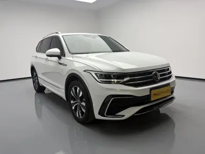 Volkswagen Tiguan L 2023, 23100 км, за 21600.52 USD