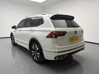 Volkswagen Tiguan L 2023, 23100 км, за 21600.52 USD