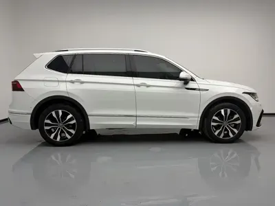 Volkswagen Tiguan L 2023, 23100 км, за 21600.52 USD - фото 8
