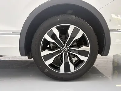 Volkswagen Tiguan L 2023, 23100 км, за 21600.52 USD - фото 9