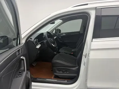 Volkswagen Tiguan L 2023, 23100 км, за 21600.52 USD - фото 12