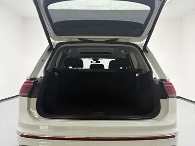 Volkswagen Tiguan L 2023, 23100 км, за 21600.52 USD - фото 18