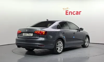 Volkswagen Jetta 2015, 134420 км, за 3559.18 USD
