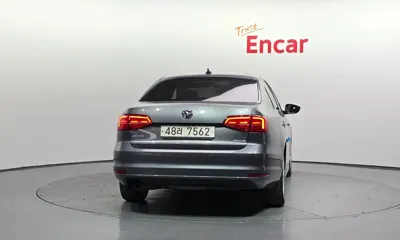 Volkswagen Jetta 2015, 134420 км, за 3559.18 USD