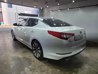 Kia K5 2011, 201842 км, за 2125.72 USD