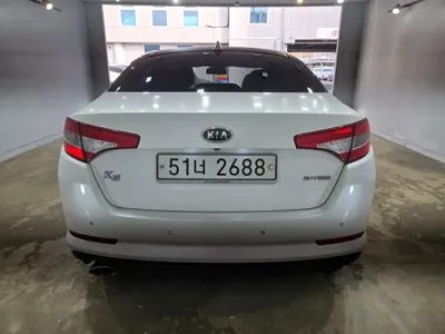 Kia K5 2011, 201842 км, за 2125.72 USD