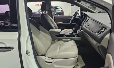 Kia Canival 2017, 84536 км, за 7880.79 USD - фото 10