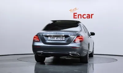 Mercedes-Benz E-Class 2017, 82594 км, за 16749.86 USD
