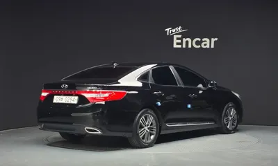 Hyundai Grandeur 2014, 192332 км, за 3087.23 USD