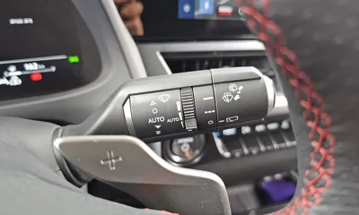 Lexus UX 2026, 3816 км, за 34127.61 USD - фото 29