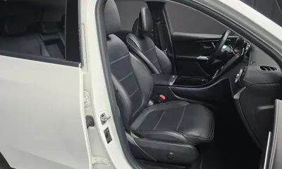 Mercedes-Benz GLC-Class 2023, 50922 км, за 39002.9 USD - фото 12