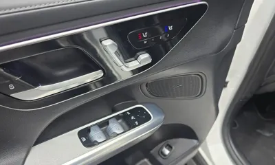 Mercedes-Benz GLC-Class 2023, 50922 км, за 39002.9 USD - фото 14