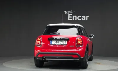 MINI Cooper 2023, 34063 км, за 16604.8 USD