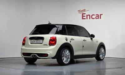 MINI Cooper 2017, 30497 км, за 9184.01 USD