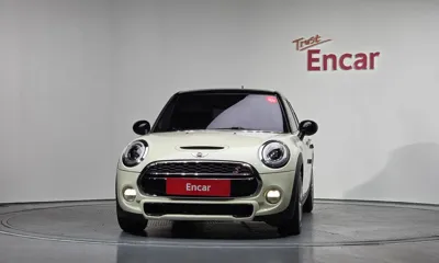 MINI Cooper 2017, 30497 км, за 9184.01 USD